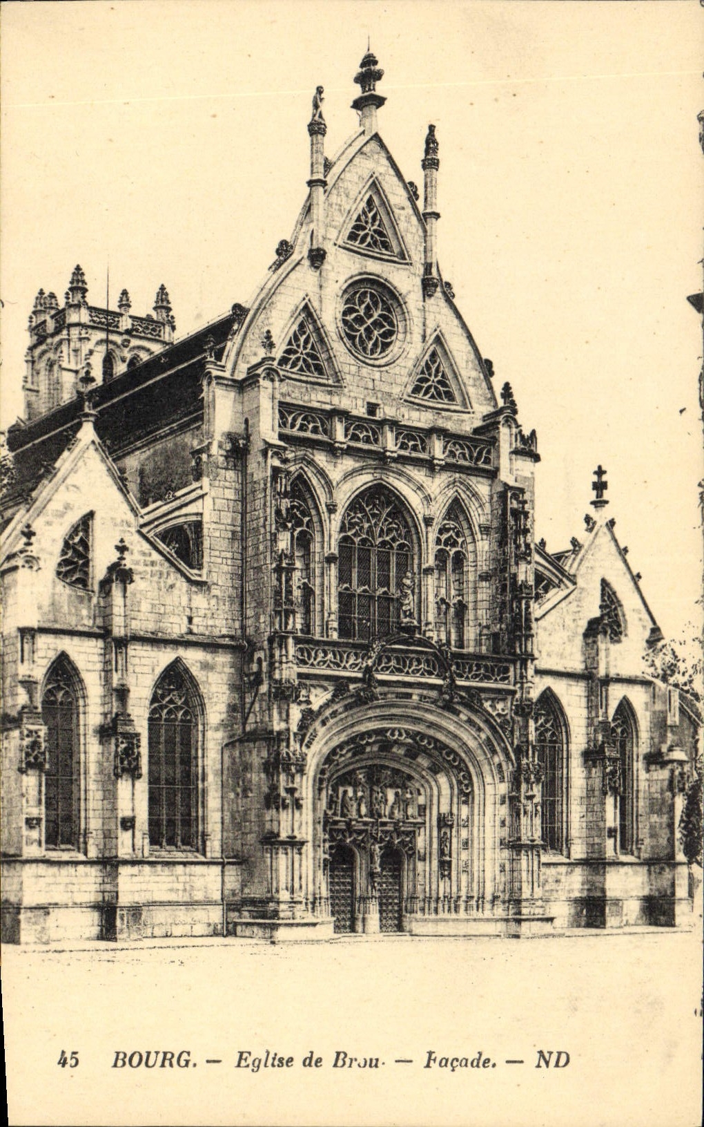 CPA Bourg Eglise de Brou Le Facade
