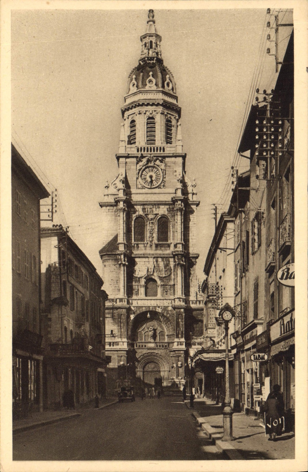 CPA Bourg en Bresse Ain Rue et Eglise Notre Dame 
