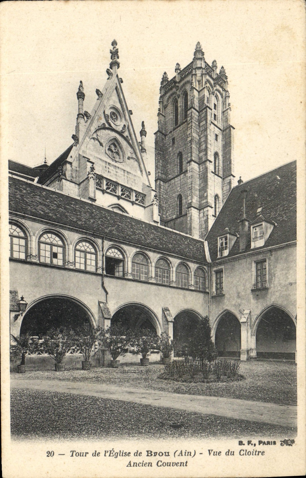 CPA Tour de l'Eglise de Brou Ain Vue du Cloitre Ancien Couvent 