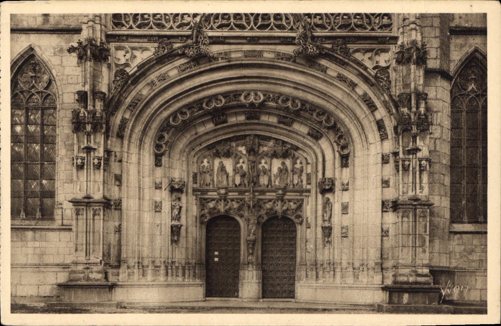 CPA Bourg Ain Eglise de Brou Le Portail 