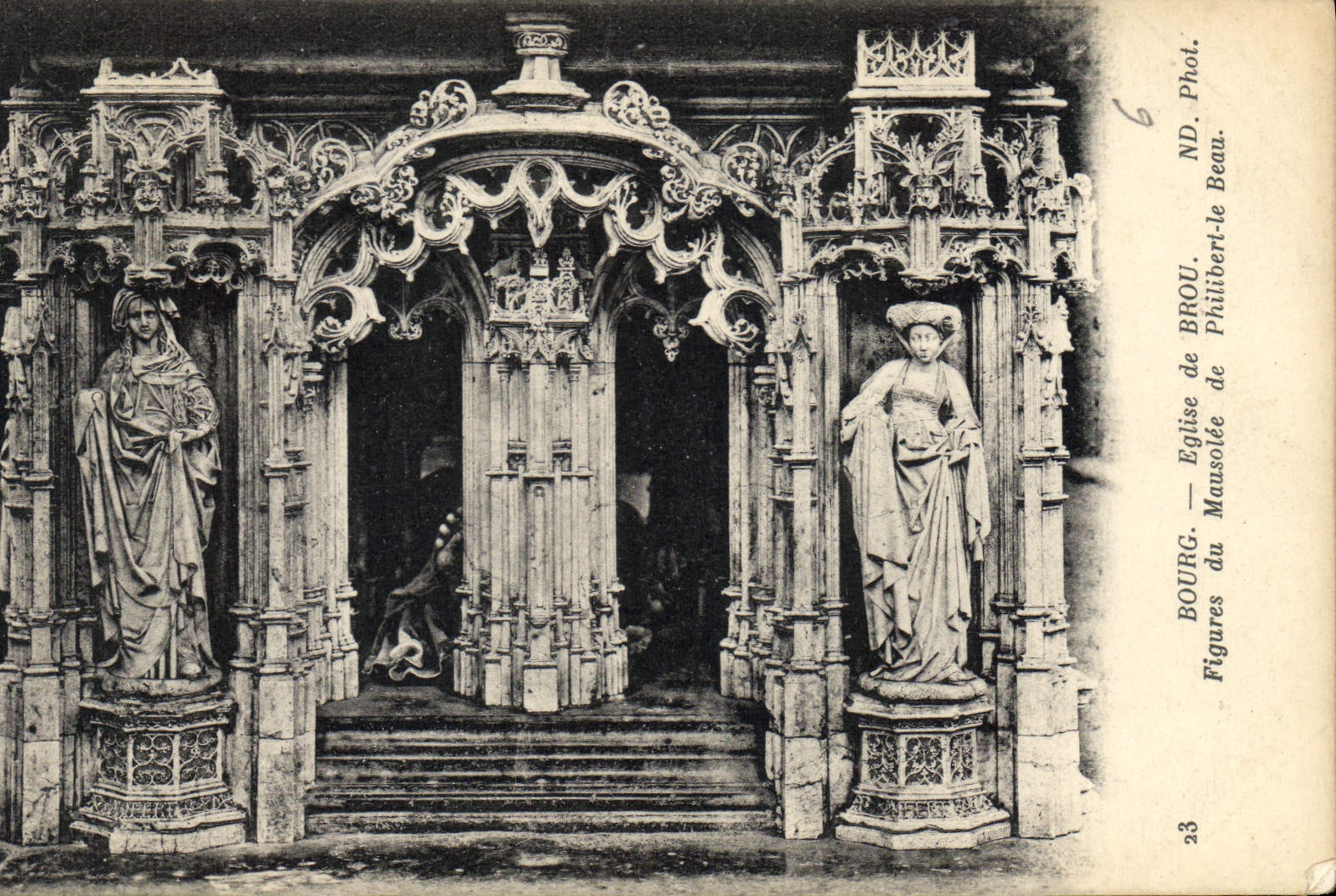 CPA Bourg Eglise de Brou Figures de Mausolee de Philibert de Beau 