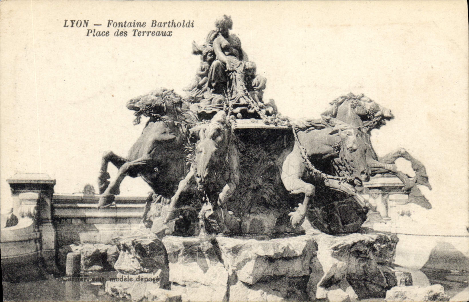 CPA Lyon Fontaine Bartholdi Place des Terreaux 