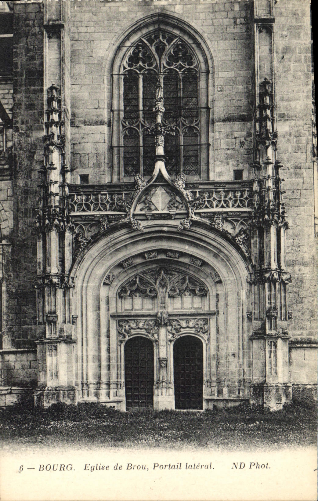 CPA Bourg Eglise de Brou Portail lateral 