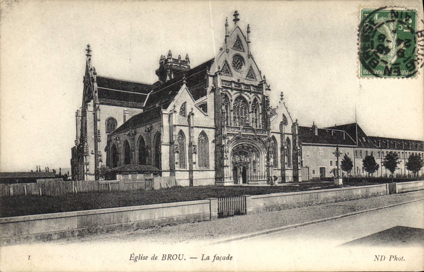 CPA Bourg Eglise de Brou la facade 