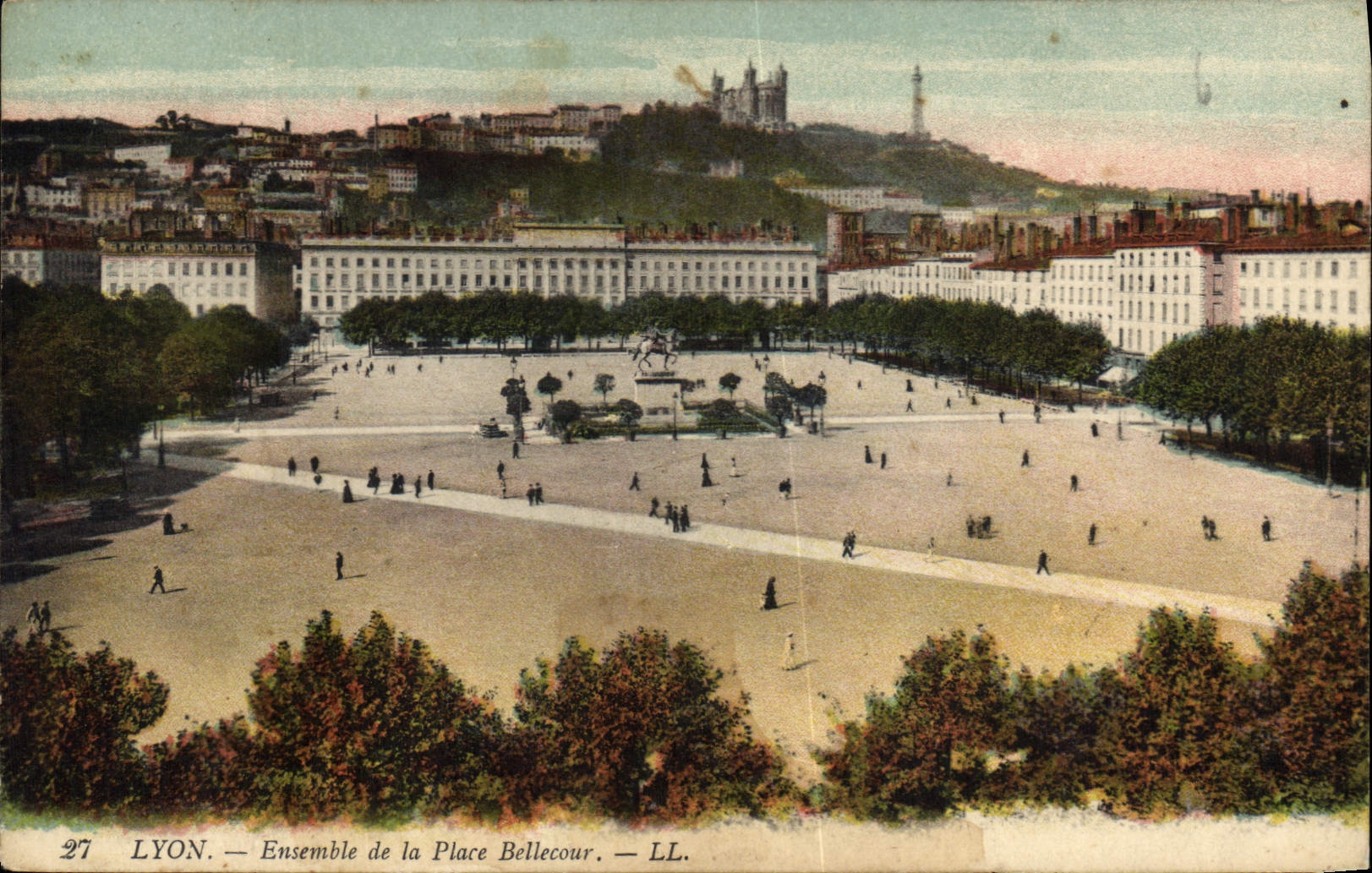 CPA Lyon Ensemble de la Place Bellecour