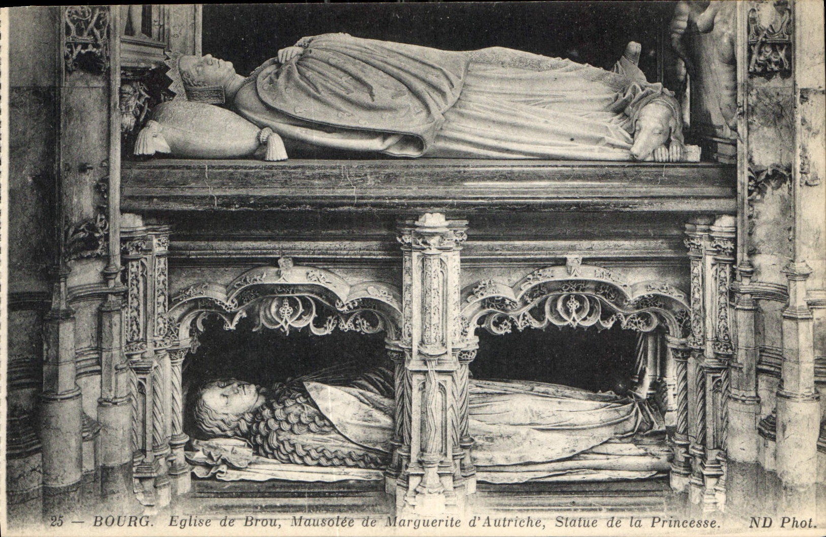 CPA Bourg Eglise de Brou Mausolee de Marguerite d'Autriche Statue de la Princesse