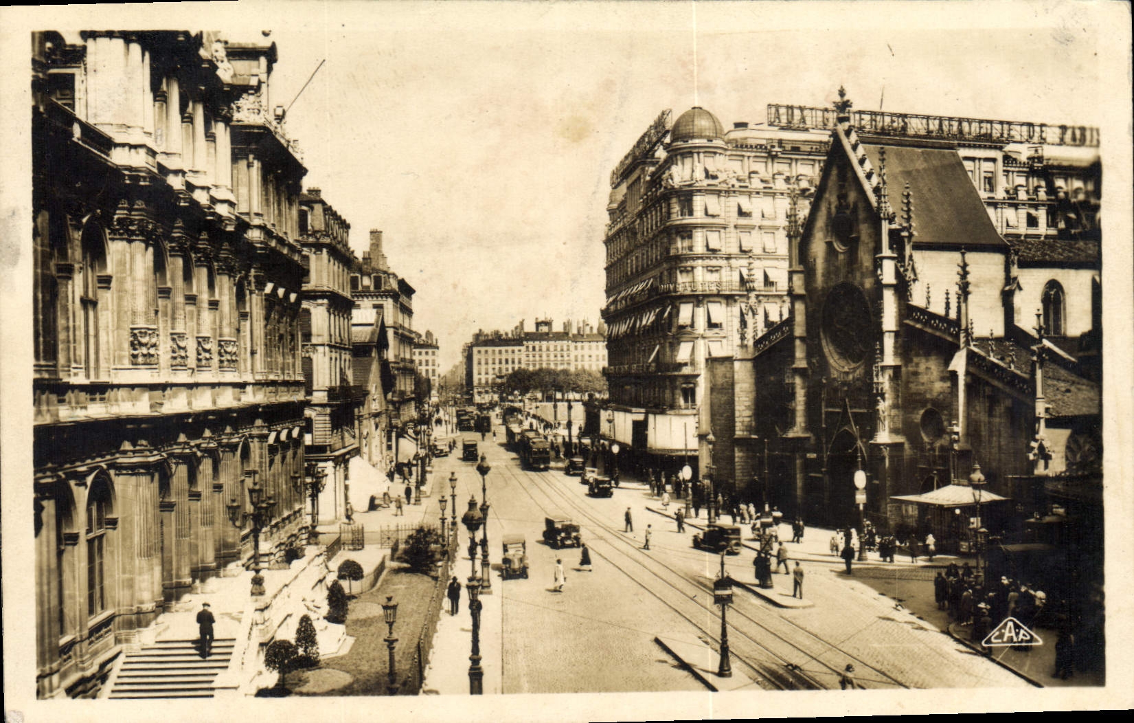 CPA Lyon Place des Cordeliers et l'eglise St Bonaventure
