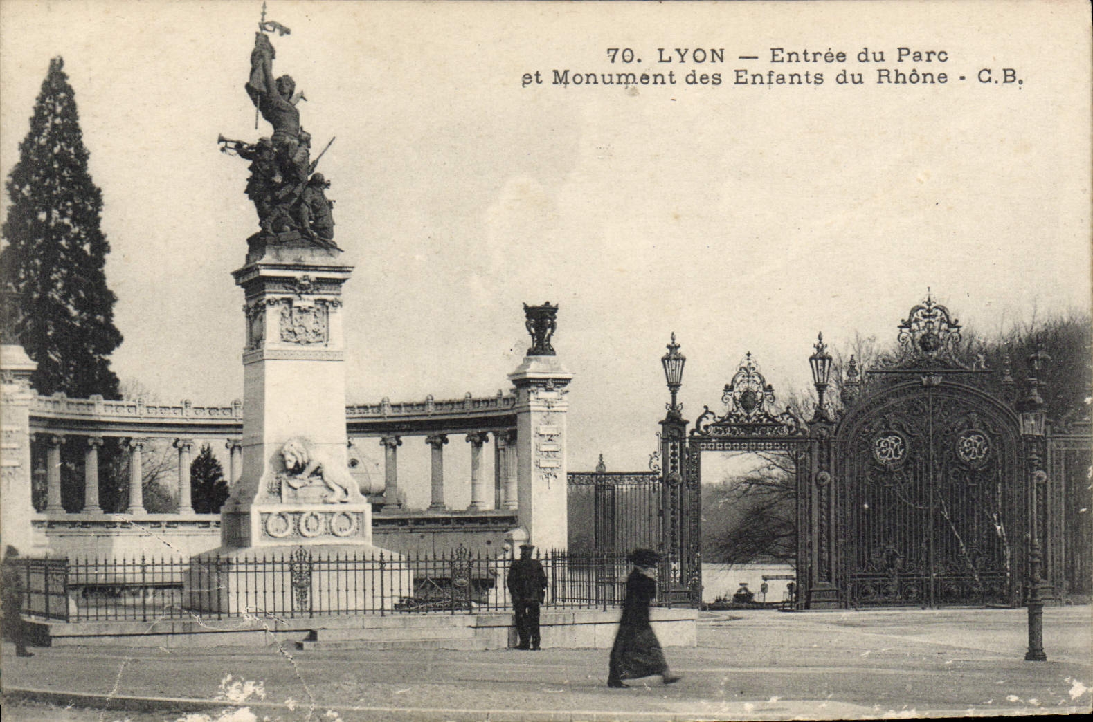 CPA Lyon Entree du Parc et Monument des Enfants du Rhone 