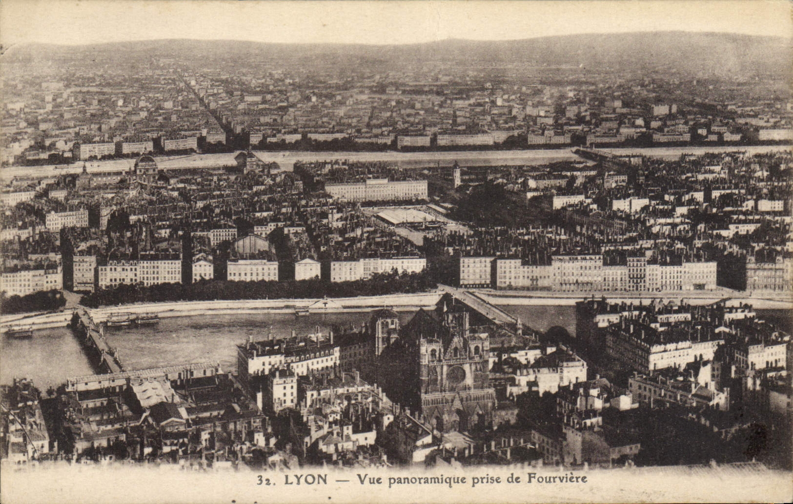 CPA Lyon Vue panoramique prise de Fourviere 