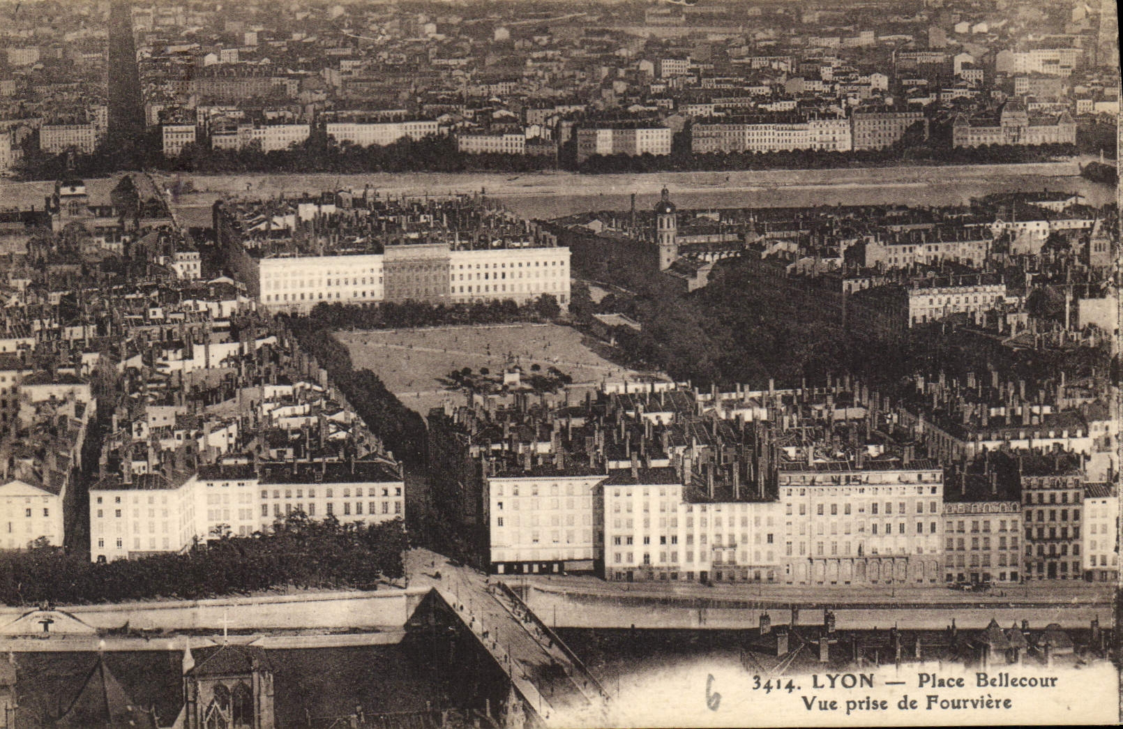 CPA Lyon Place Bellecour Vue prise de Fourviere