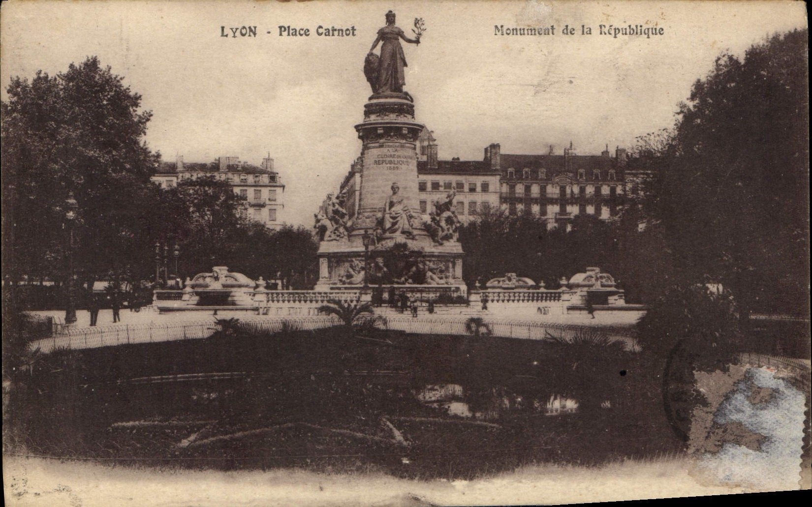 CPA Lyon Place Carnot Monument de la Basilique 