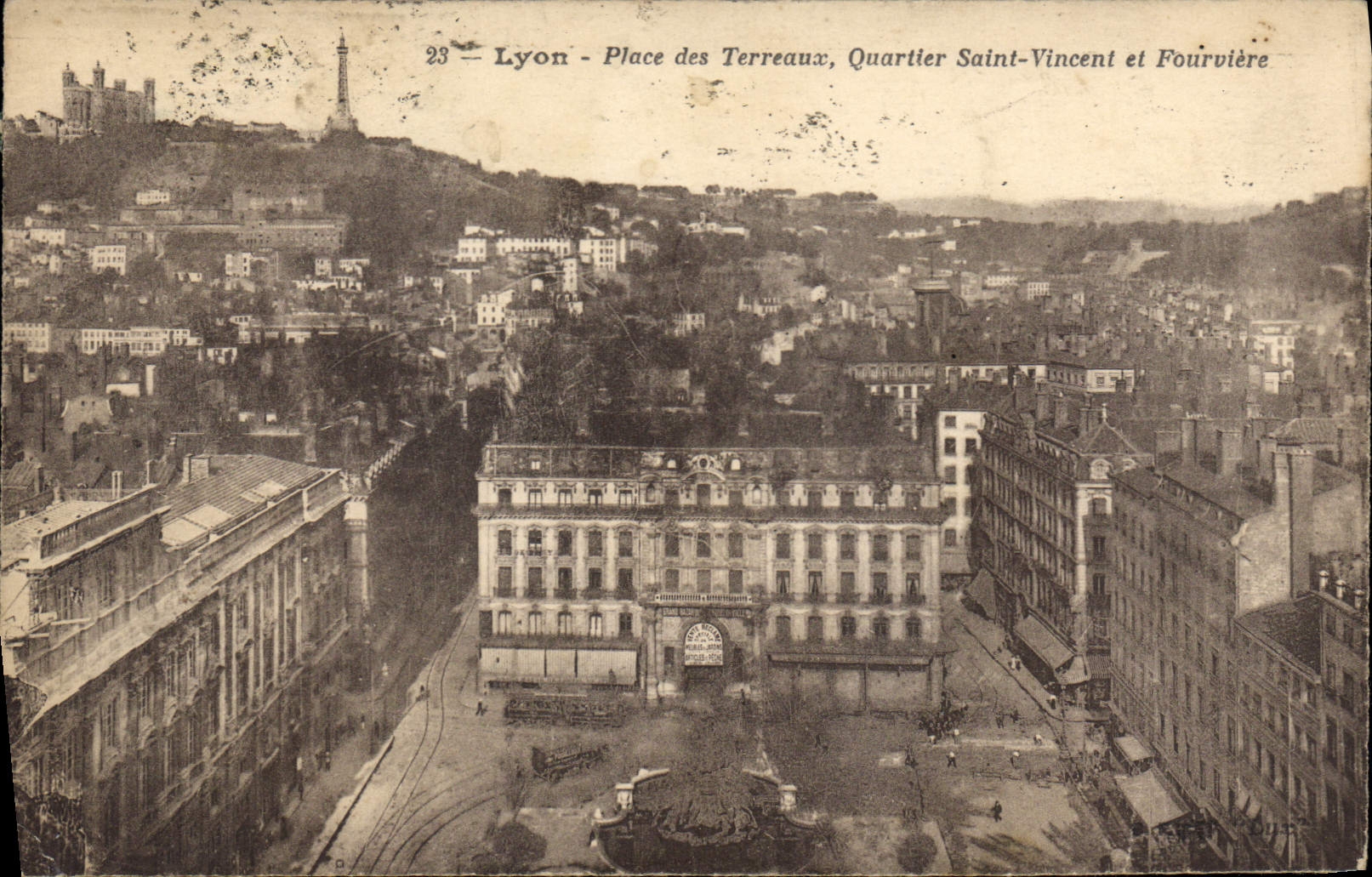 CPA Lyon Place des Terreaux Quartier Saint Vincent et Fourviere