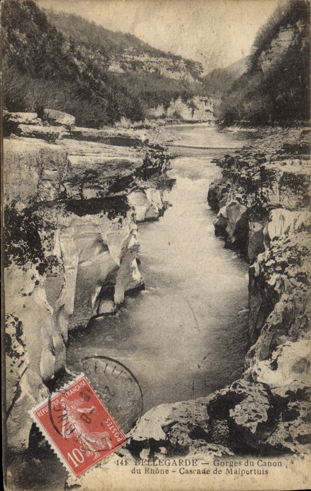 CPA Bellegarde Gorges du CAnon du Rhone Cascade de Malportais