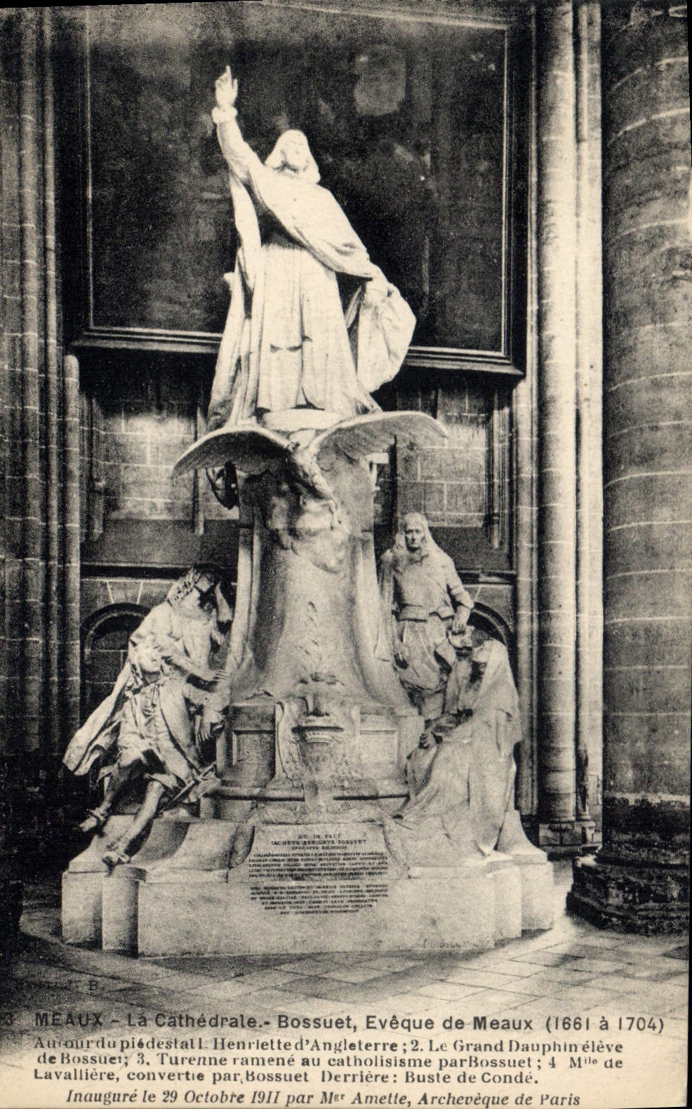 CPA Meaux La Cathedrale Bossuet Eveque de Meauxn 1661 1704 