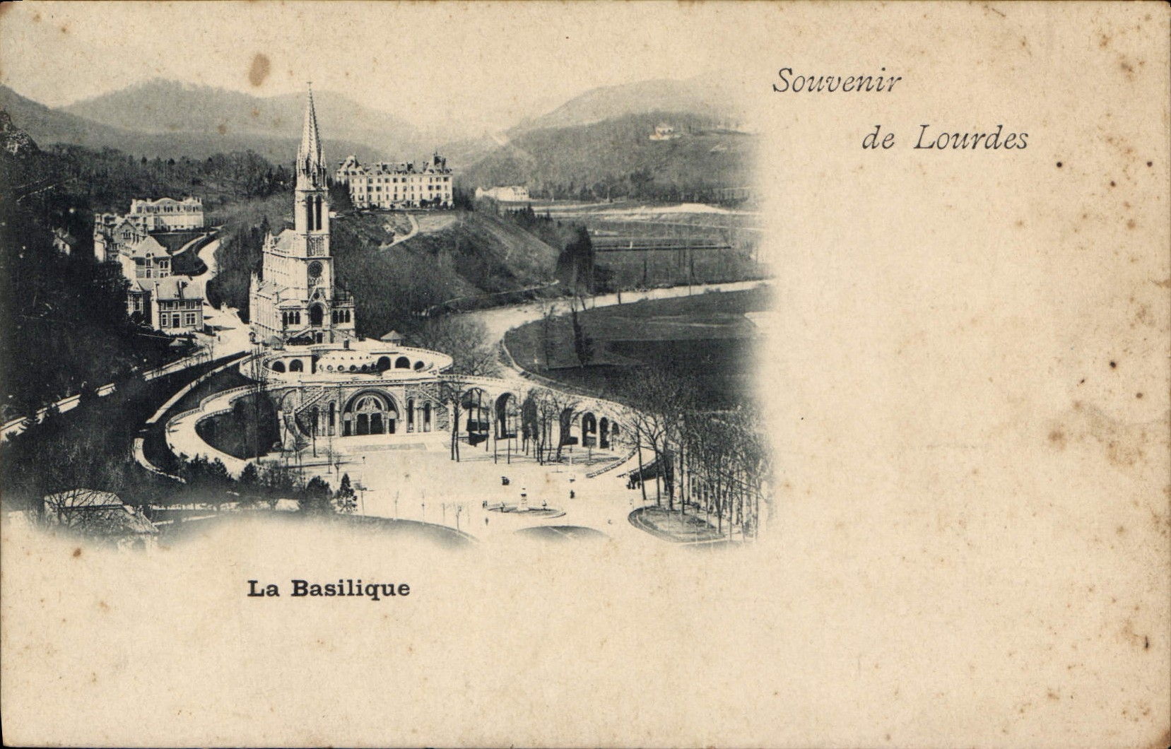CPA La Basilique Souvenir de Lourdes 