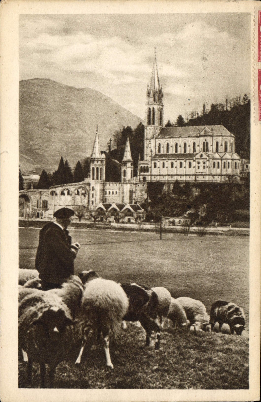 CPA Lourdes La Basilique 