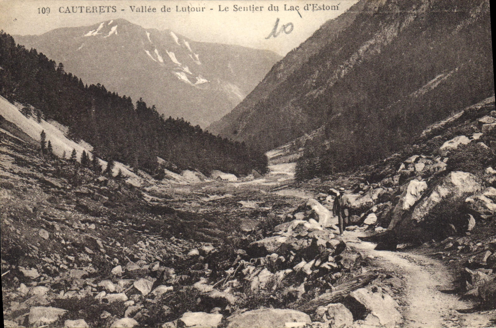 CPA Cauterets Vallee du Lutour Le Sentier du Lac d'Estom