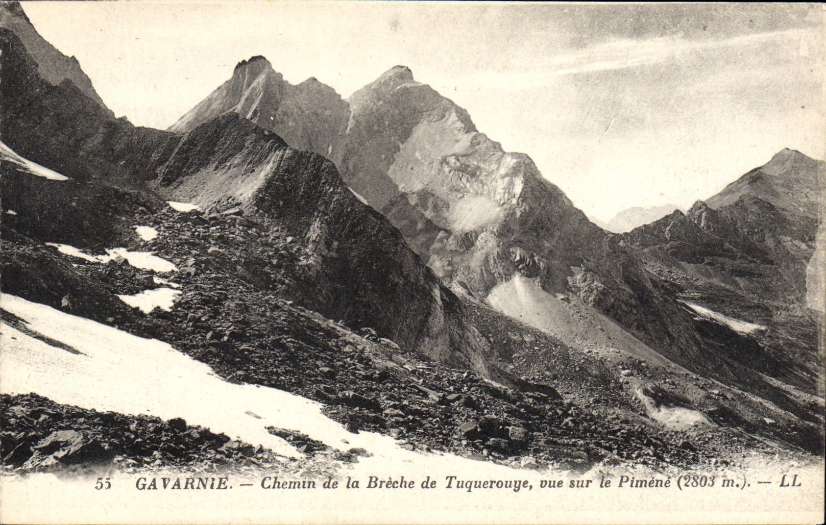CPA Gavarnie Chemin de la Breche de Tuquerouye vue sur le Pimene 