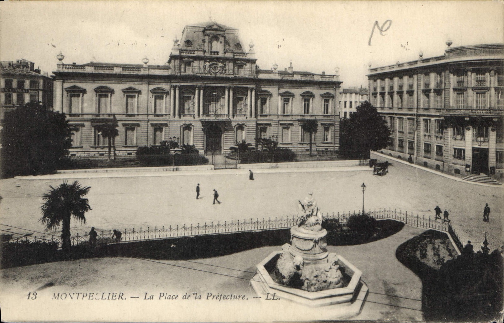 CPA Montpellier la Place de la Prefecture 