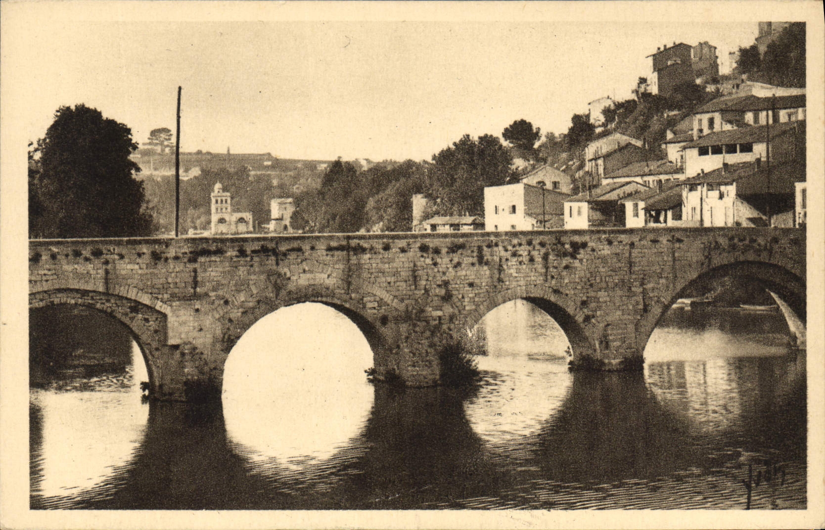 CPA Beziers Herault le Pont Vieux 17 arches irregulieres XIII siecle 