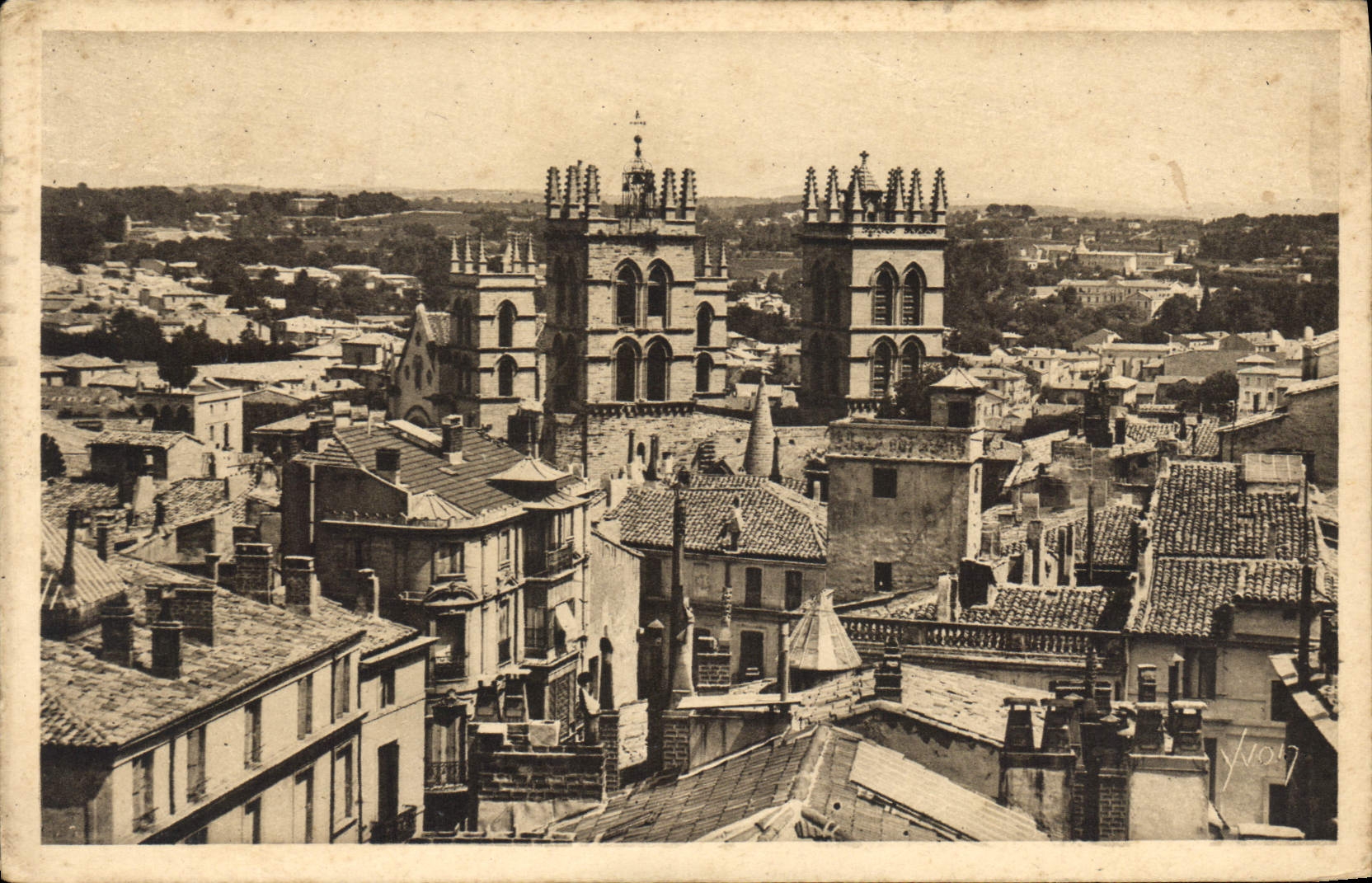 CPA Montpellier Herault Panorama vers la Cathedrale Saint Pierre 