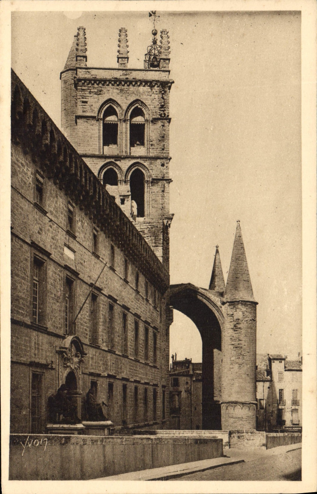 CPA Montpellier Herault la Faculte de Medecine et la Cathedrale Saint Pierre 
