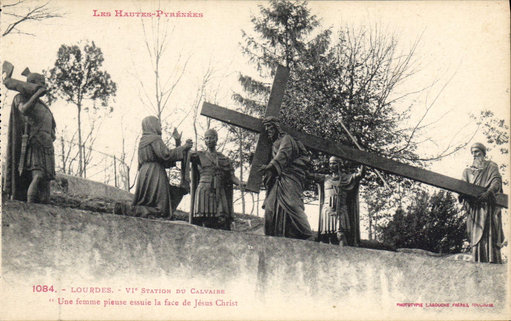 CPA Les Hautes Pyrenees Lourdes VI station du Calvaire une femme Piense essuie la Face de Jesus Chri