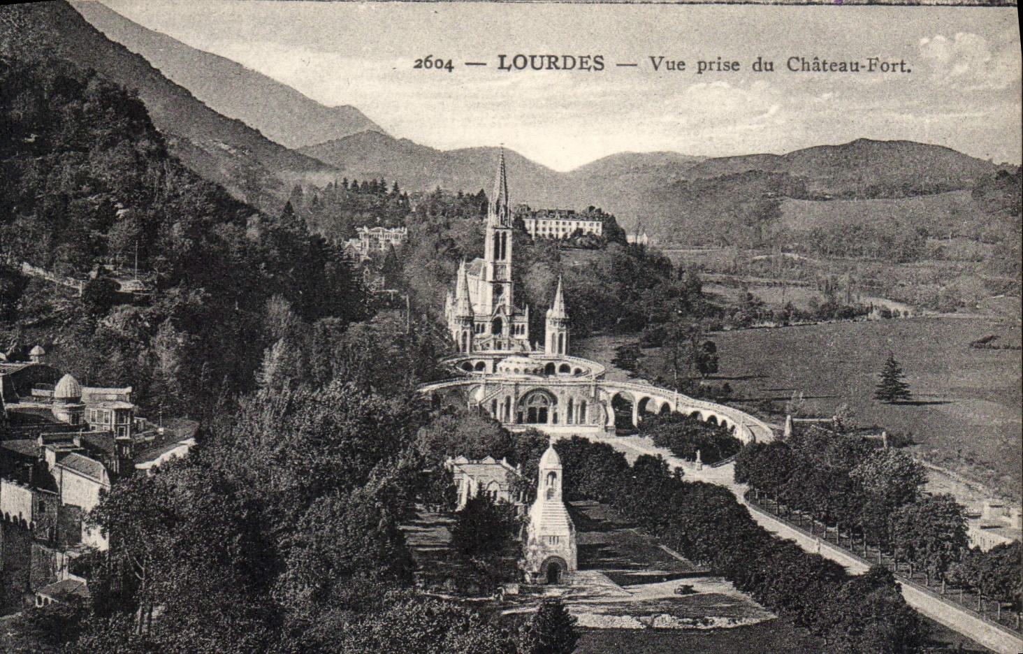 CPA Lourdes vue prise du Chateau Fort 