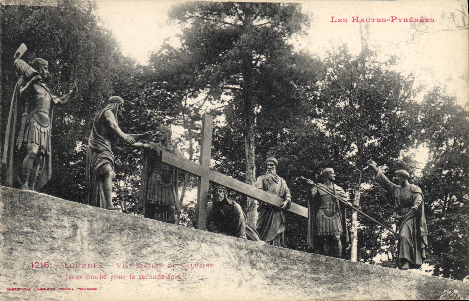 CPA Les Hautes Pyrenees Lourdes VII station du Calvaire Jesus tombe pour la Seconde fois 