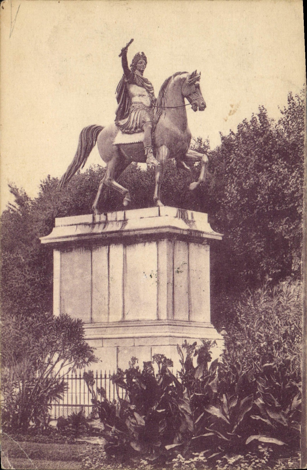 CPA Montpellier la Statue de Louis XIV