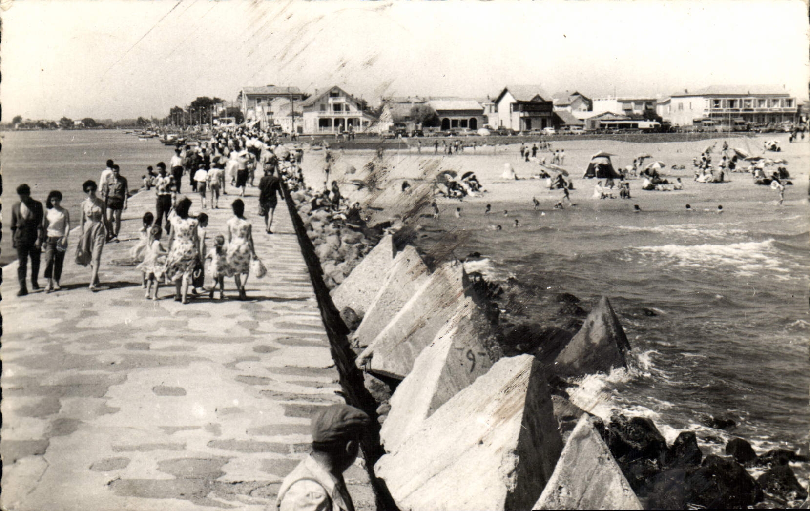 CPA Le Grau d'Agde Herault la Plage vue de la Jetee 