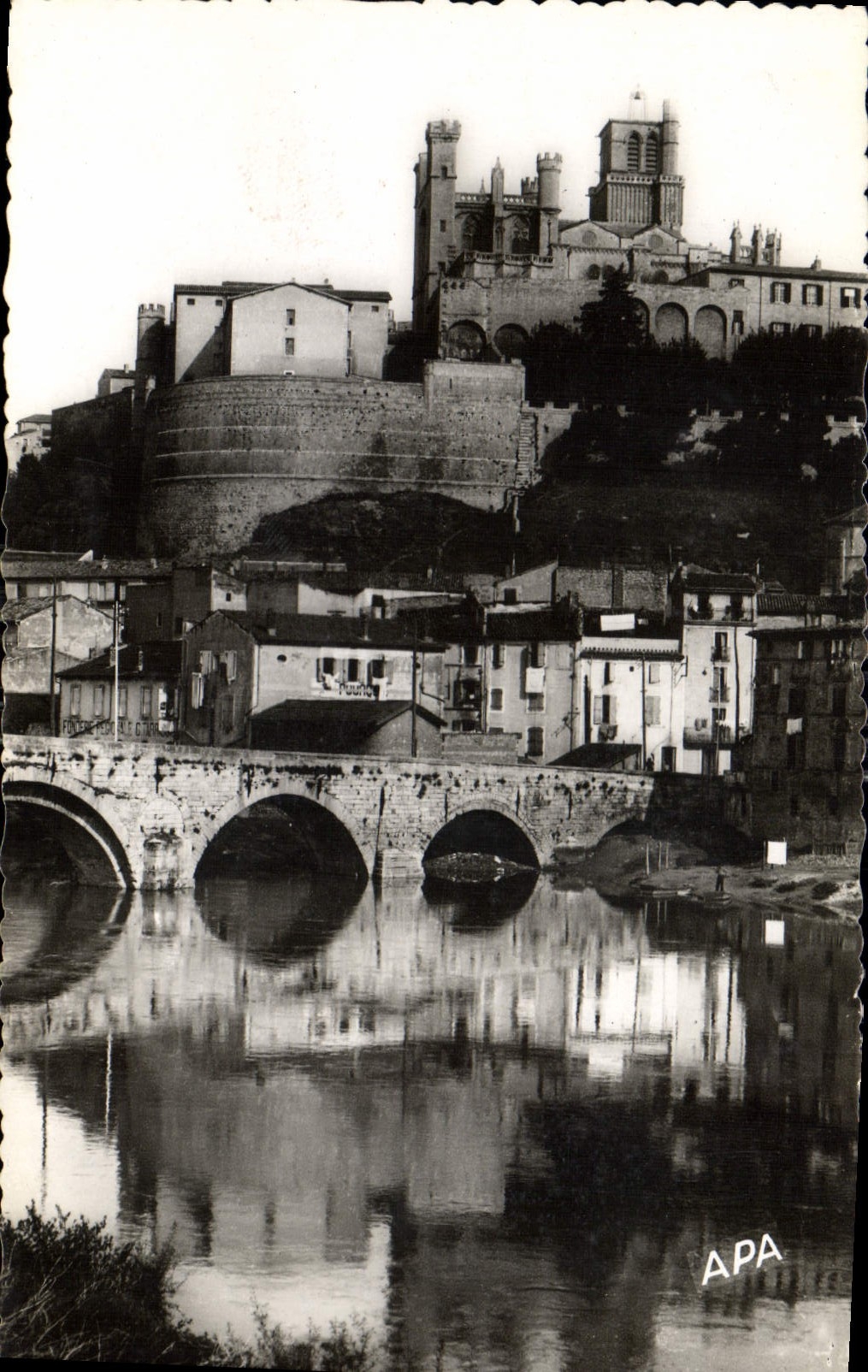 CPA Beziers le Pont Vieux et St Nazaire