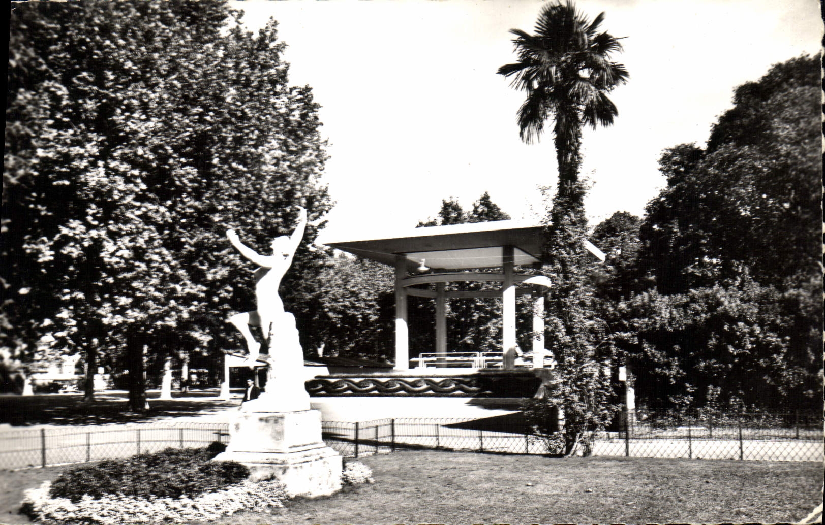 CPA Montpellier Herault Square Public de l'esplanade 