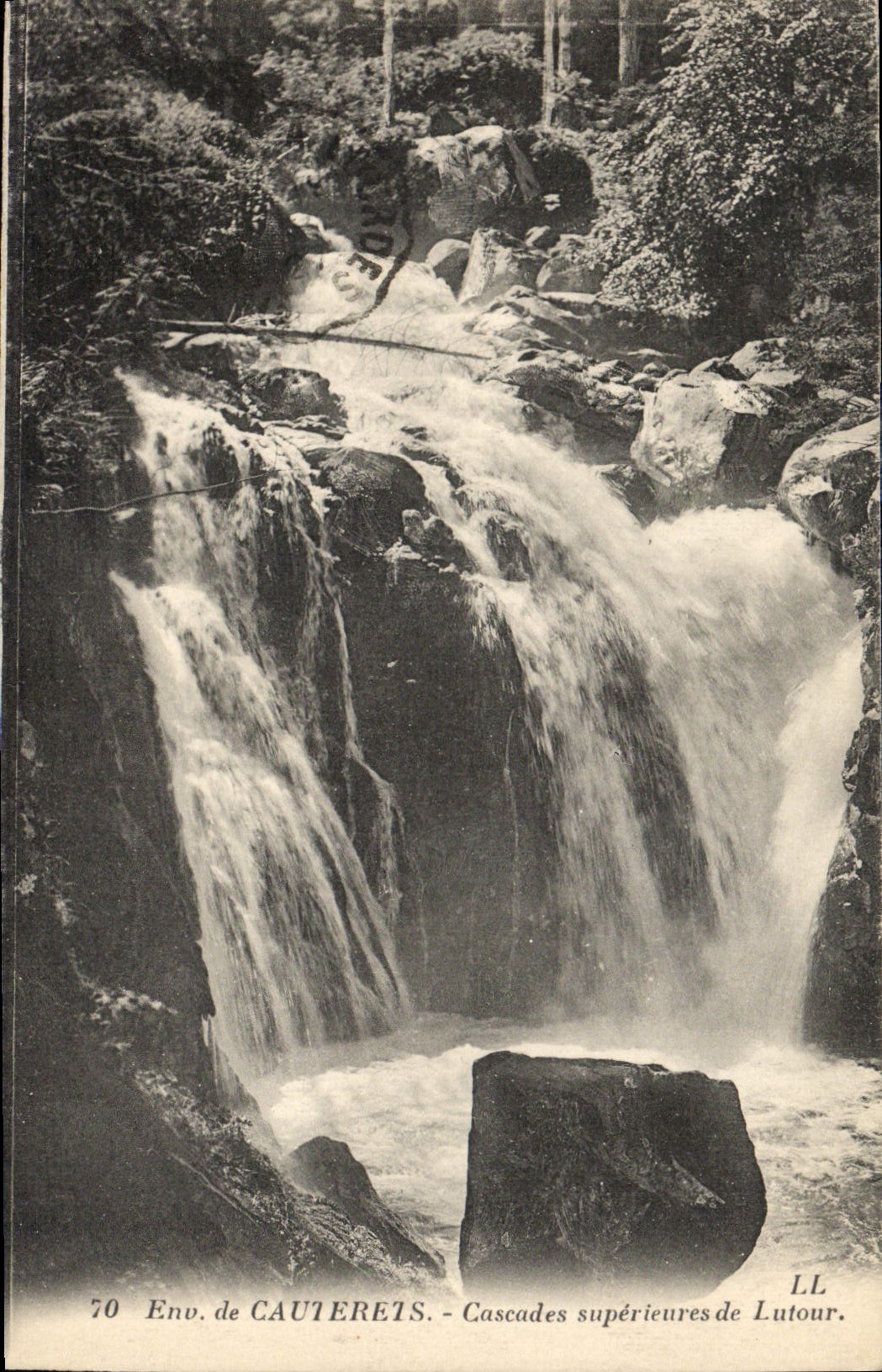 CPA Env de Cauterets Cascade superieure de Lutour 