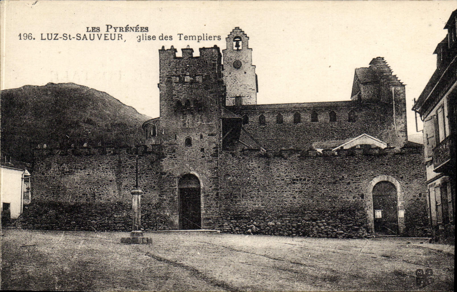 CPA Les Pyrenees Luz St Sauveur Eglise des Templiers 