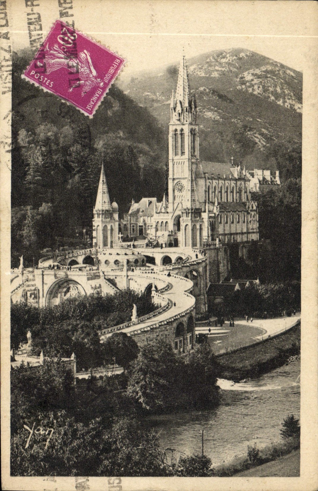 CPA Lourdes la Basilique et le Gave 