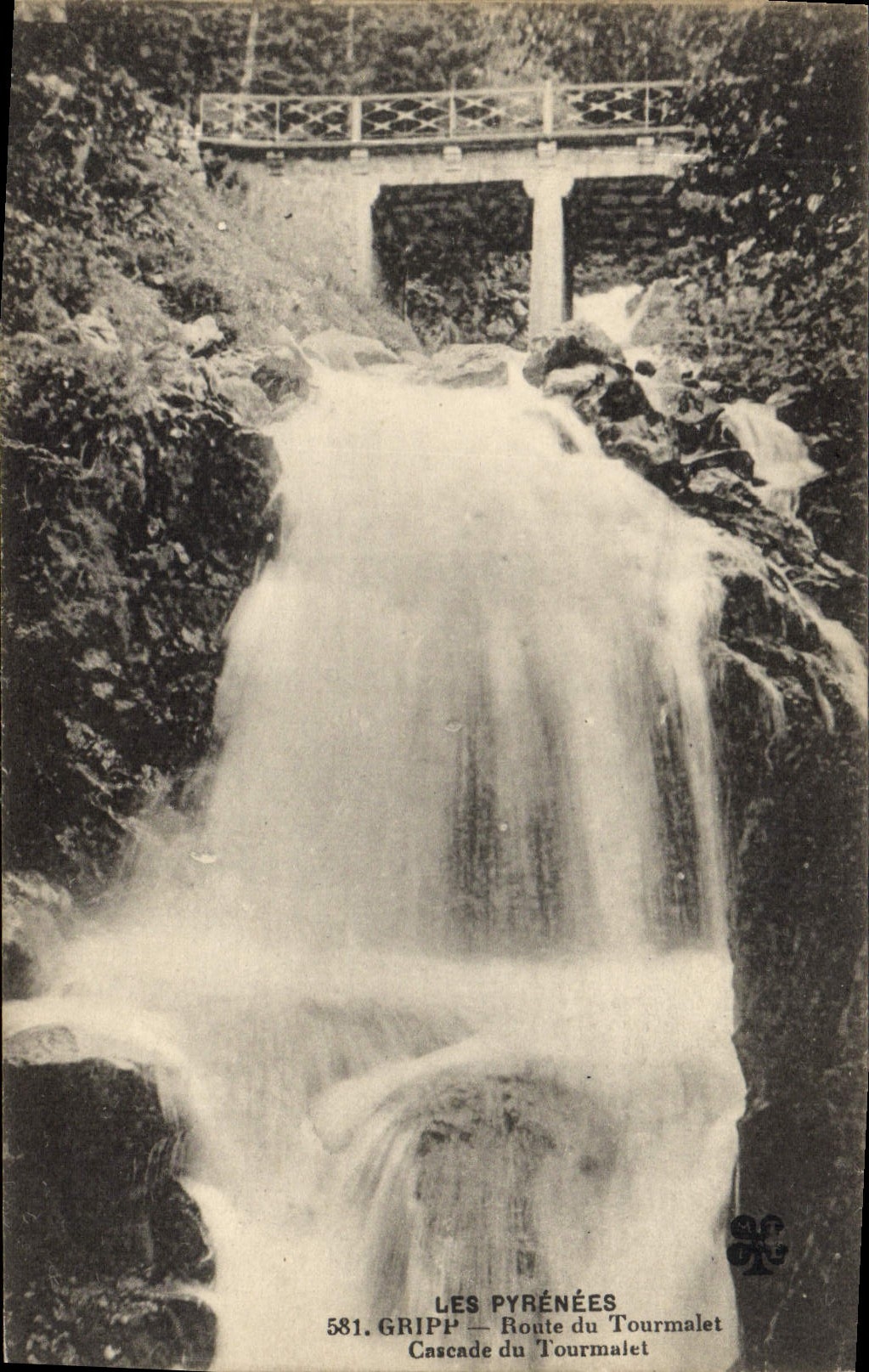 CPA Les Pyrenees Gripp Route du Tourmalet Cascade du Tourmalet