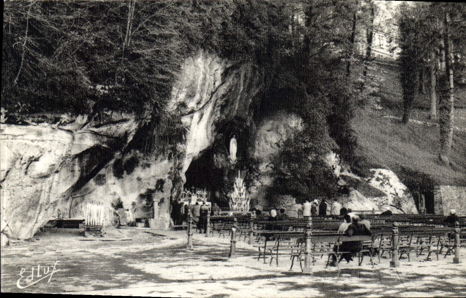 CPA Lourdes la Grotte Miraculeuse 
