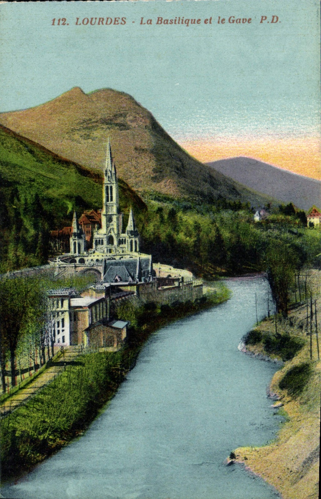 CPA Lourdes la Basilique et le Gave 