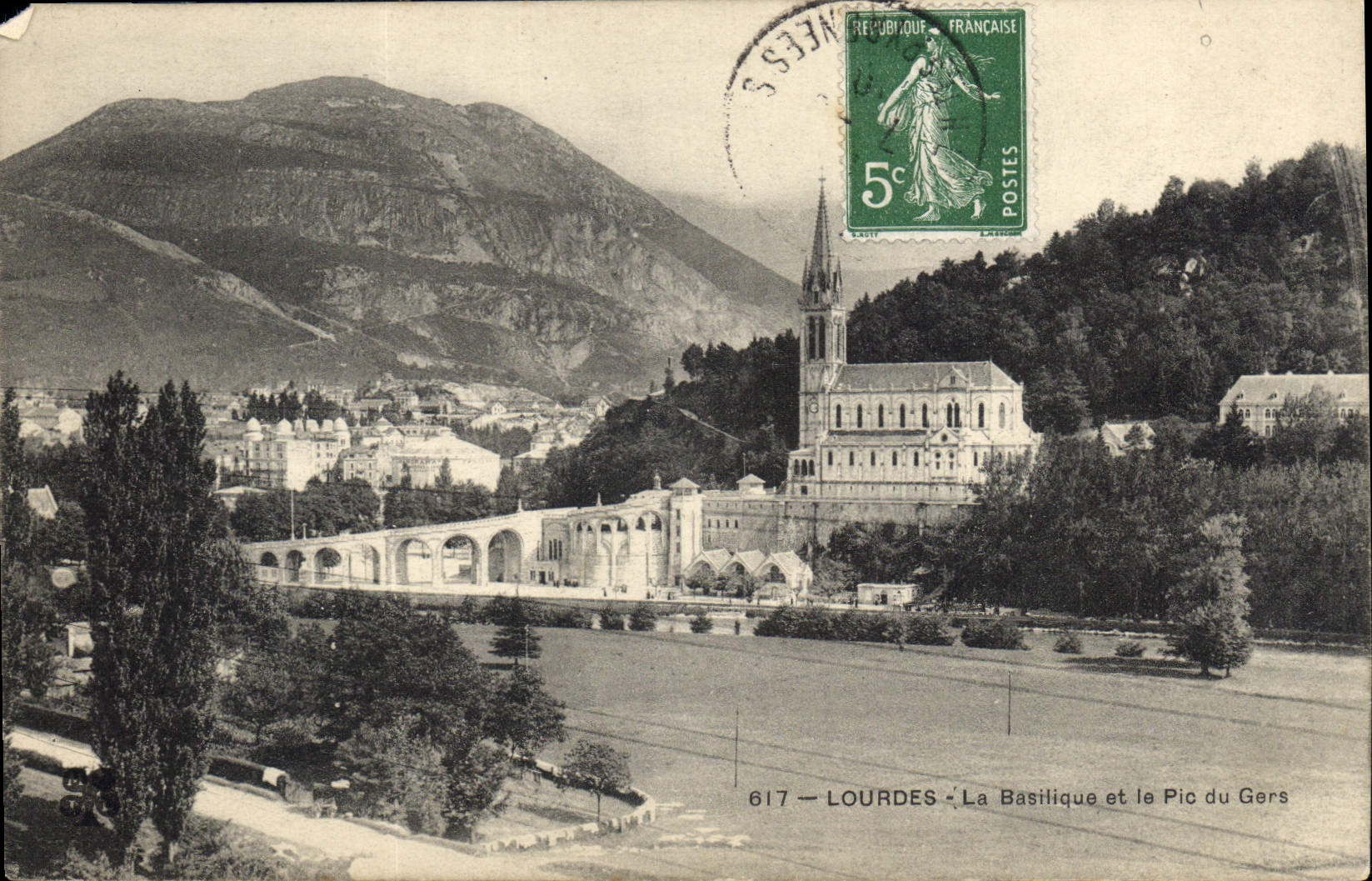 CPA Lourdes la Basilique et le Pic du Gers 