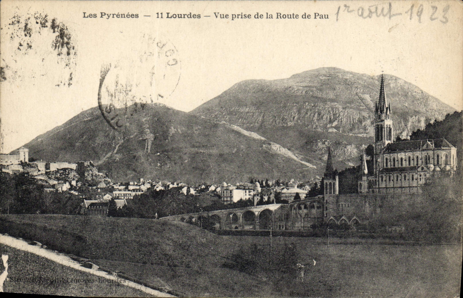 CPA Les Pyrenees Lourdes vue prise de la route de Pau 