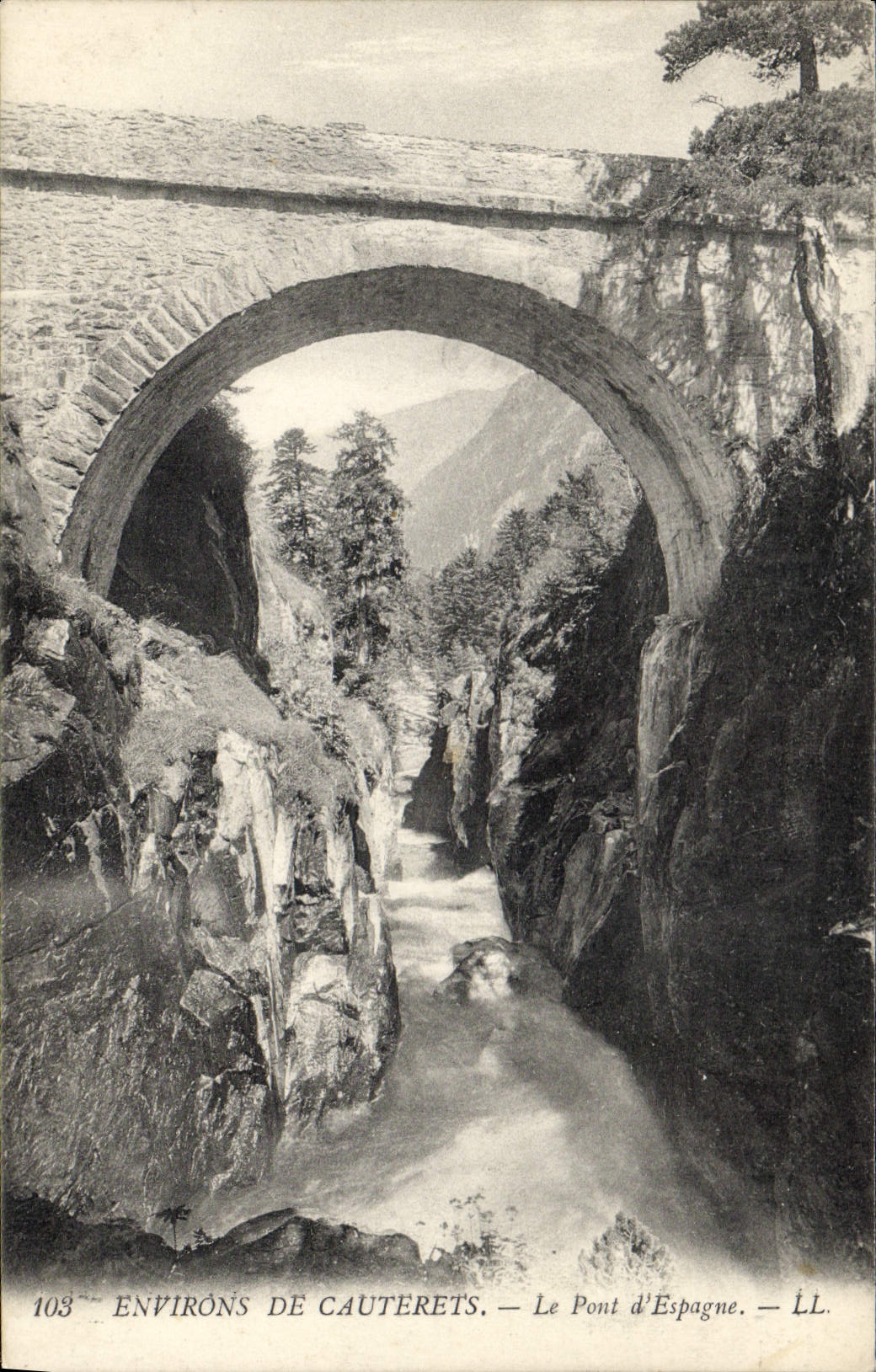 CPA Environs de Cauterets le Pont d'Espagne