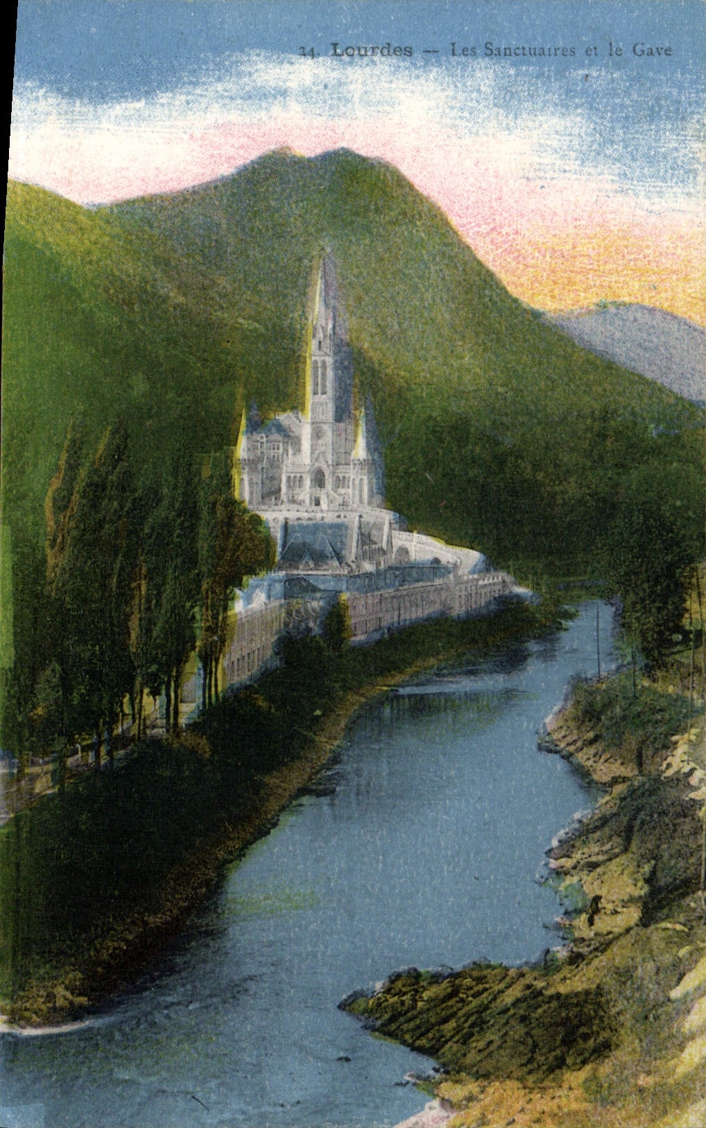 CPA Lourdes la Sanctuaire et le Gave 