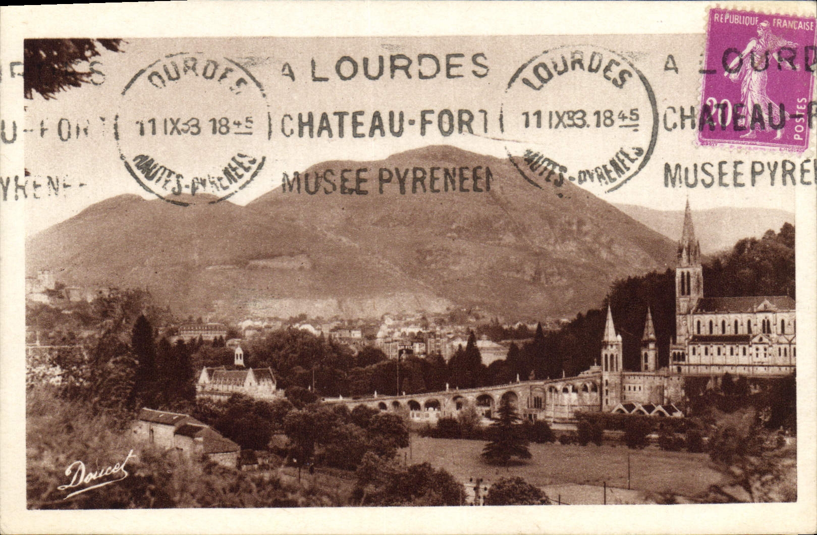 CPA Lourdes vue generale et Pic du Jer 