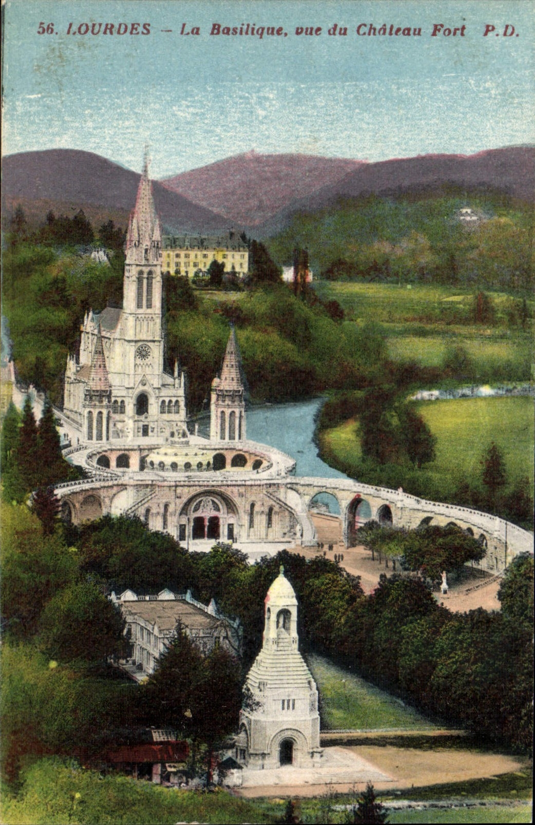 CPA Lourdes la Basilique vue du Chateau fort 