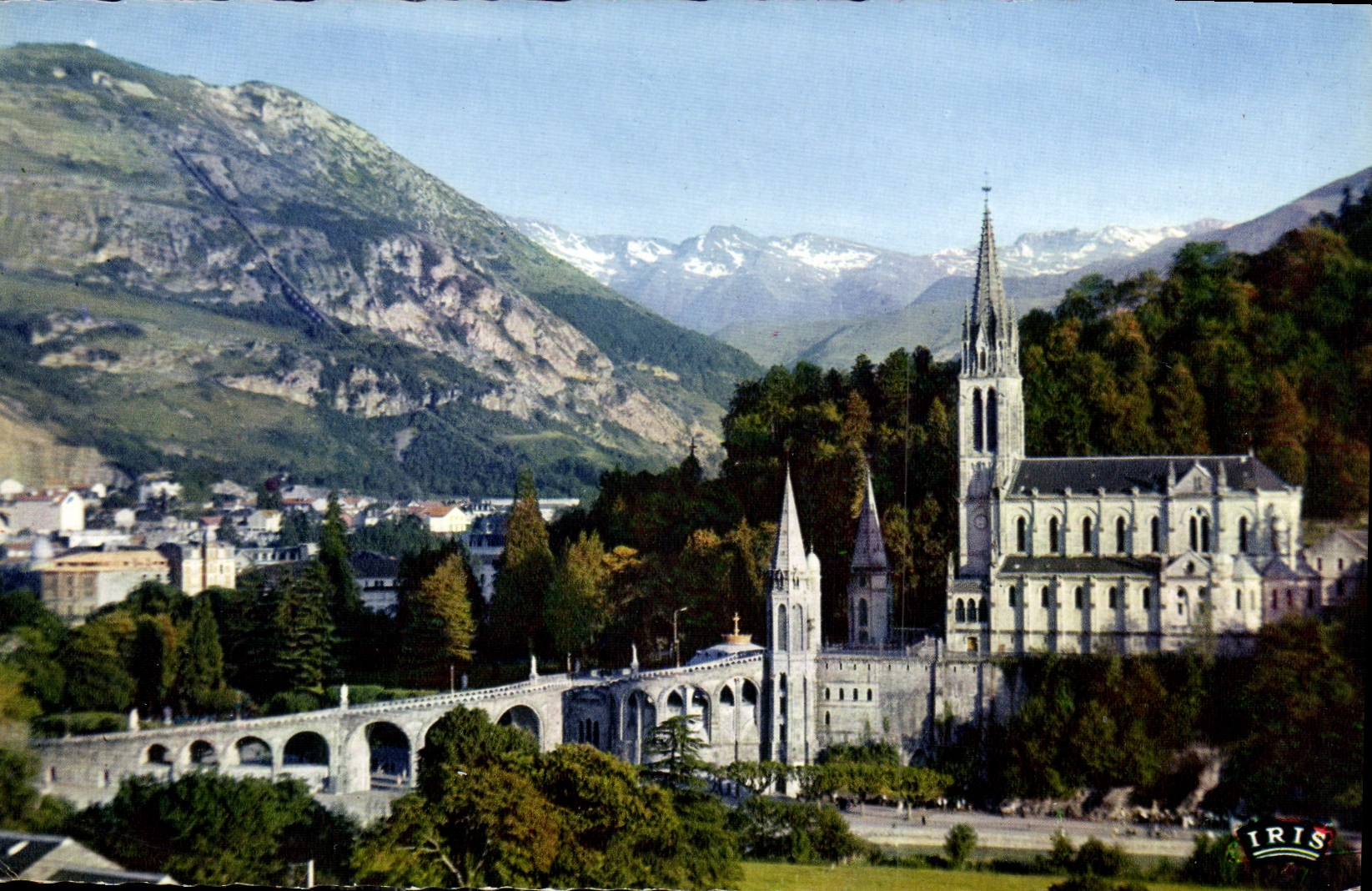 CPA Lourdes la Basilique et le Pic du Jer 