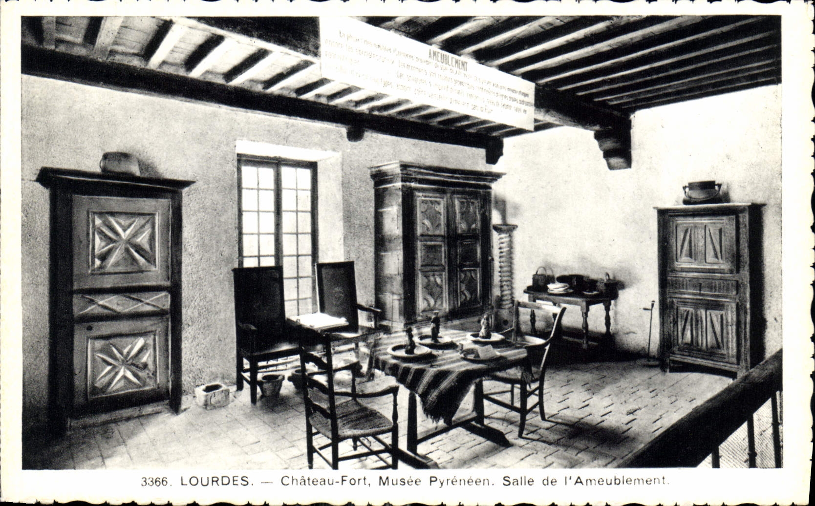 CPA Lourdes Chateau Fort Musee Pyreneen Salle de l'Ameublement 
