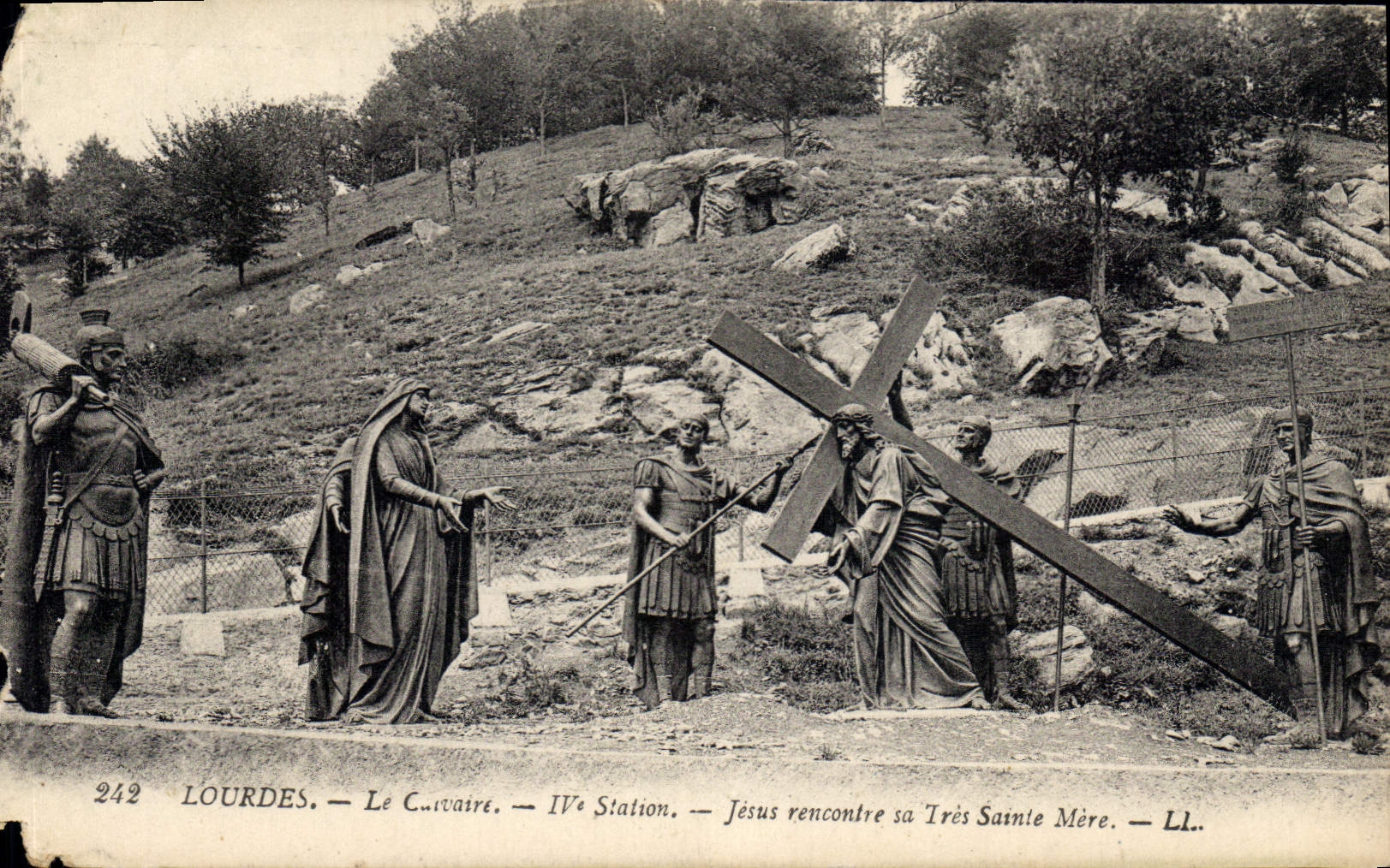 CPA Lourdes le Calvaire IV station Jesus rencontre sa tres Sainte Mere 