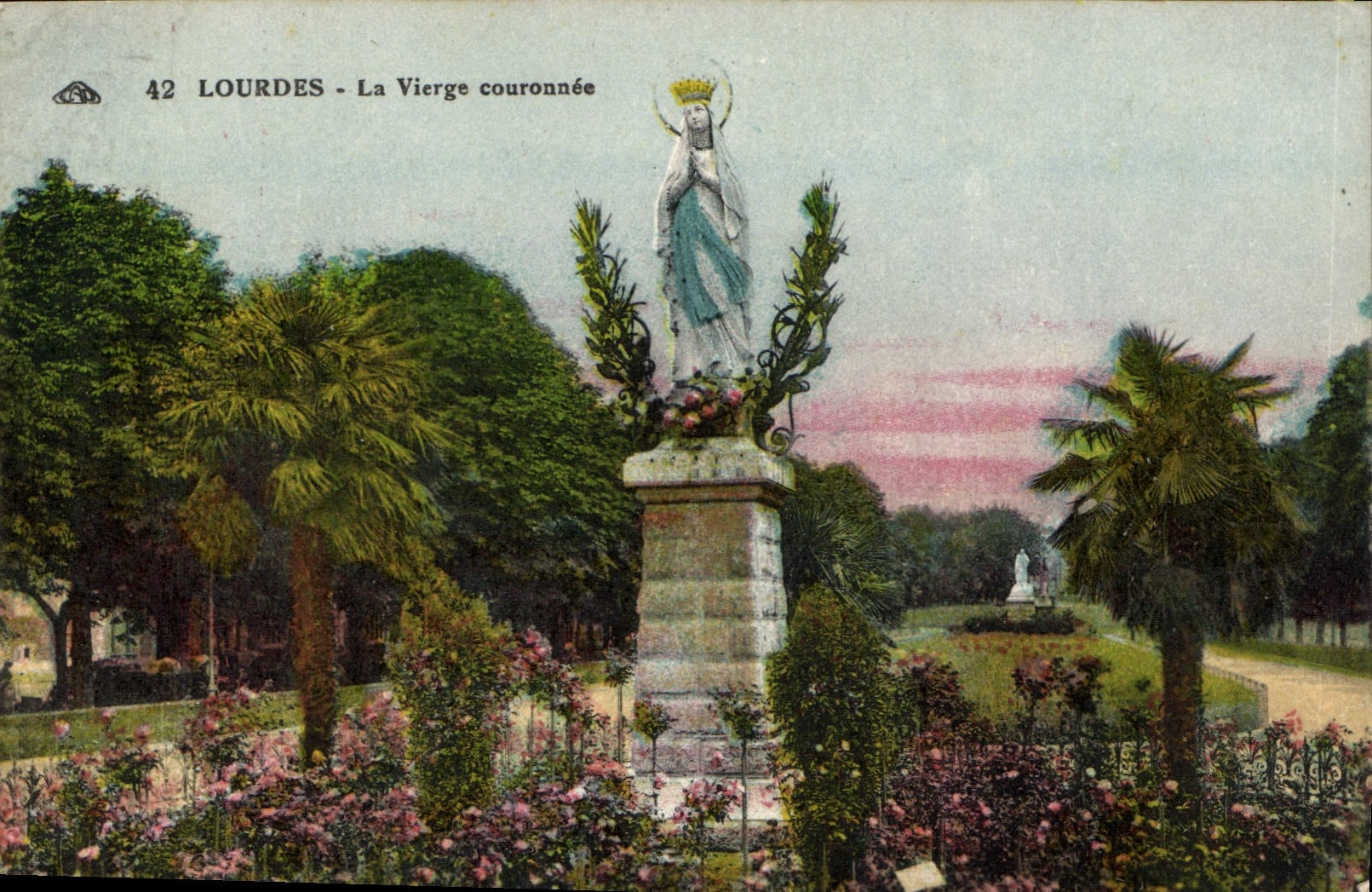 CPA Lourdes la Vierge Couronnee 
