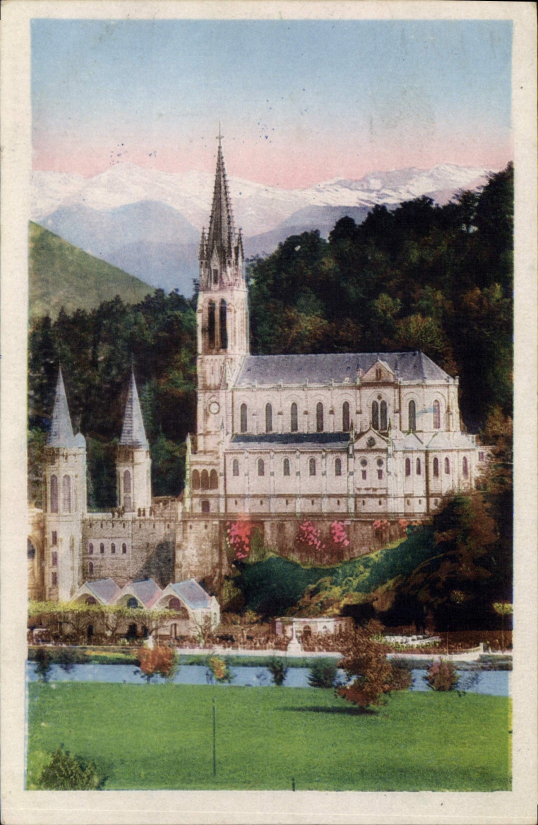 CPA Lourdes H P la Basilique 